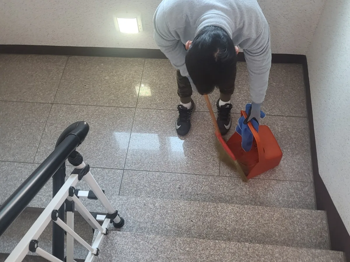 서구 내동 오피스 기계실 장비 주변 정밀 위생청소 사례 - 행진크린